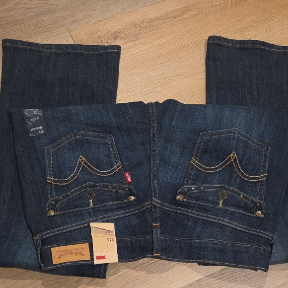 Levi's Dark Blue Boot Cut Jeans for Women - Picture 7 of 7